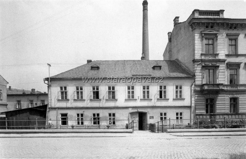 zameckyokruh (10).jpg - Zbouraný dům na Zámeckém okruhu na fotografii ze 30.let 20.století.